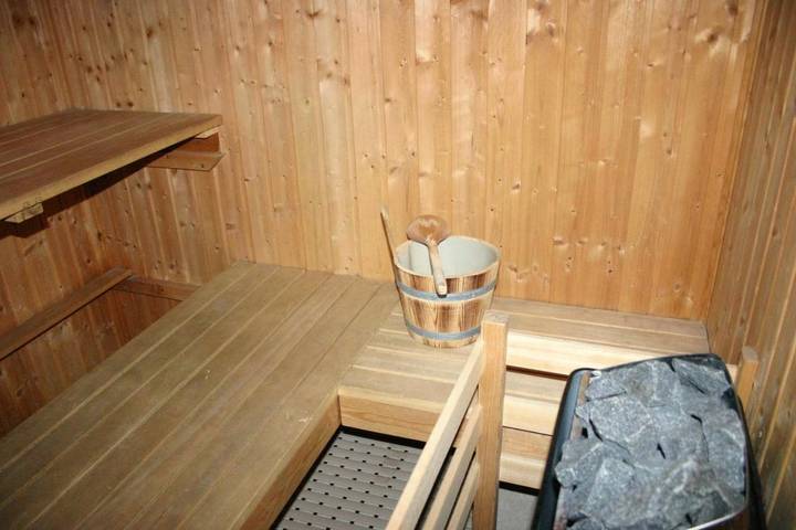 Hôtel pour 3 personnes, avec bassin pour enfant et jardin ainsi que sauna et piscine à Port-de-Bouc - 3