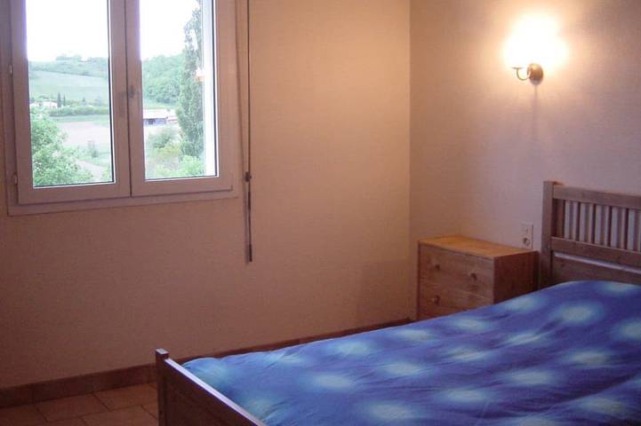 Gîte pour 6 personnes, avec jardin et piscine à Limbrassac - 2