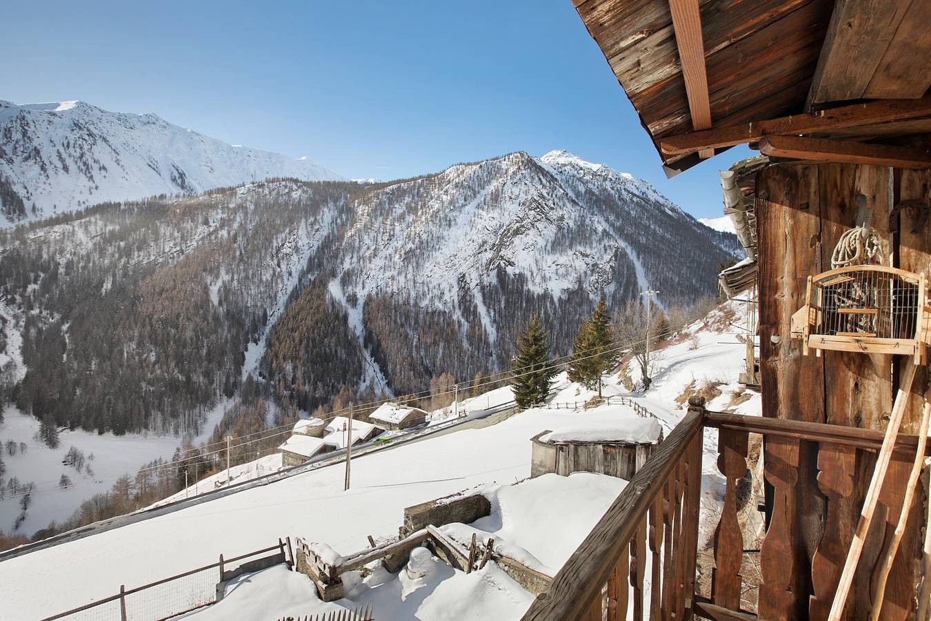 Apartamento entero, Apartamento 'La Taverna Dei Due Gufi' con vistas a la montaña, balcón y Wi-Fi in Couchpache, Comune di Saint-Rhémy-en-Bosses