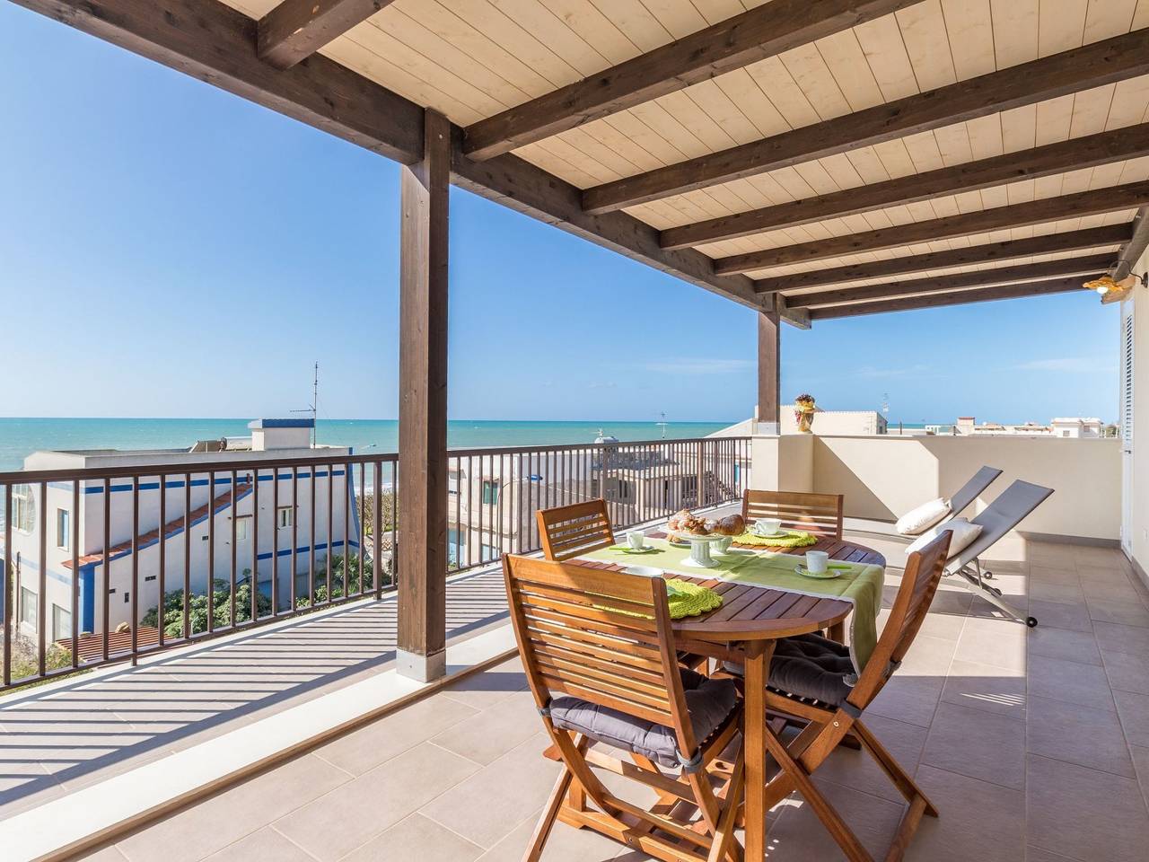 Apartamento entero, Appartement in Donnalucata mit Möblierter Terrasse und Meerblick in Scicli, Provincia de Ragusa