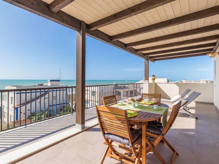 Appartement entier, Appartement in Donnalucata mit Möblierter Terrasse und Meerblick in Scicli, Province de Ragusa