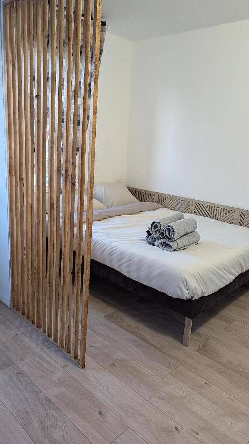 Appartement entier, One-Bedroom Apartment in Évry-Courcouronnes, Essonne