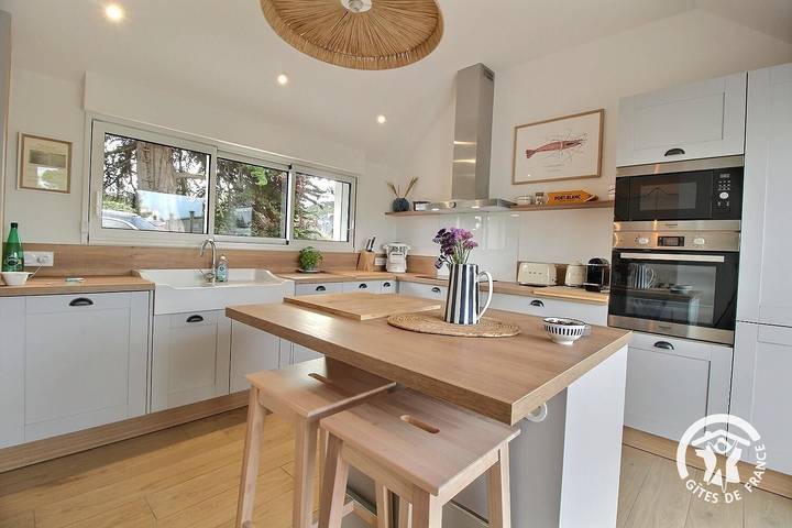 Gîte pour 5 personnes, avec Terrasse ainsi que Jardin et Vue dans Port Blanc (Penvénan) - 4