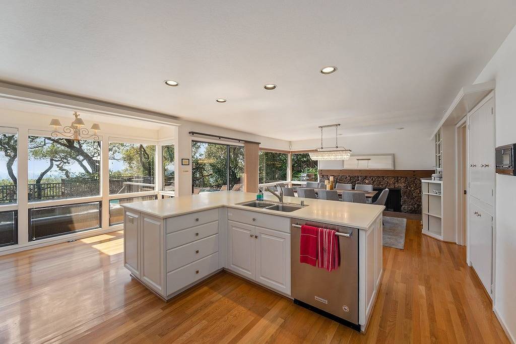 Haven: 5 King Bedrooms, Heated Pool and Hot Tub in Santa Rosa, California North Coast