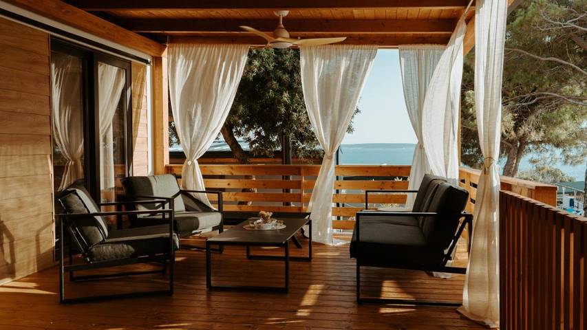 Camping für 6 Personen, mit Ausblick und Terrasse, kinderfreundlich auf Pag