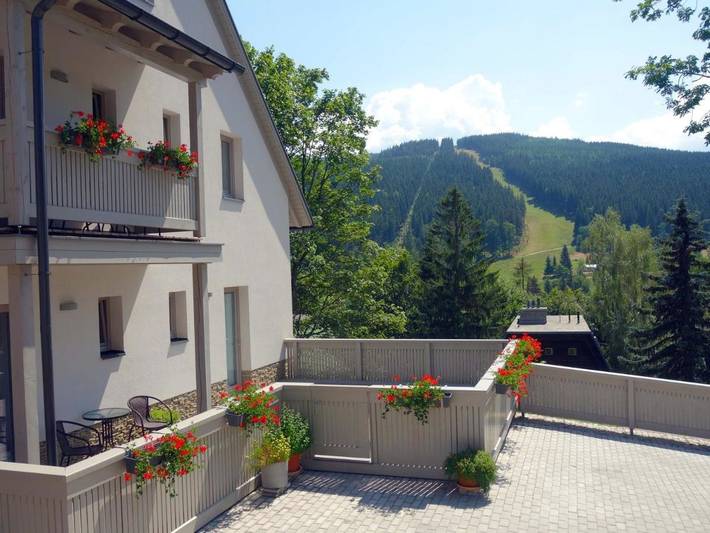 Ferienwohnung für 6 Personen, mit Terrasse und Ausblick in Spindlermühle
