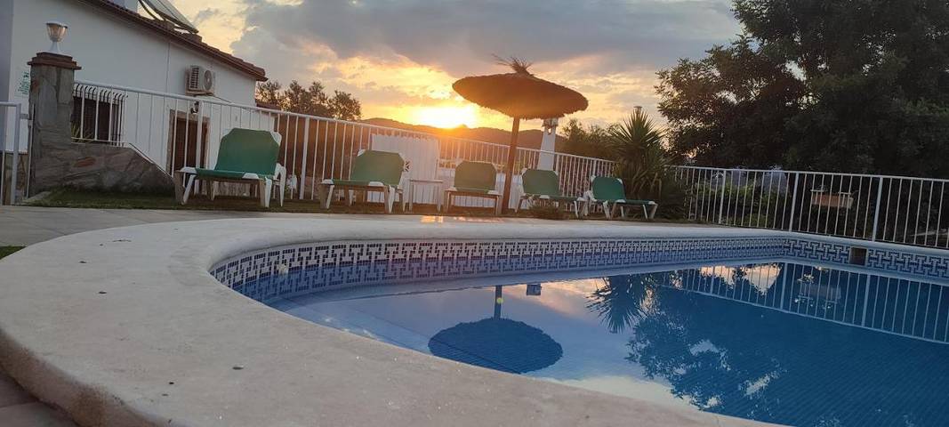 Location de vacances pour 12 personnes, avec piscine et vue ainsi que terrasse et jardin, animaux acceptés à Prado del Rey - 4