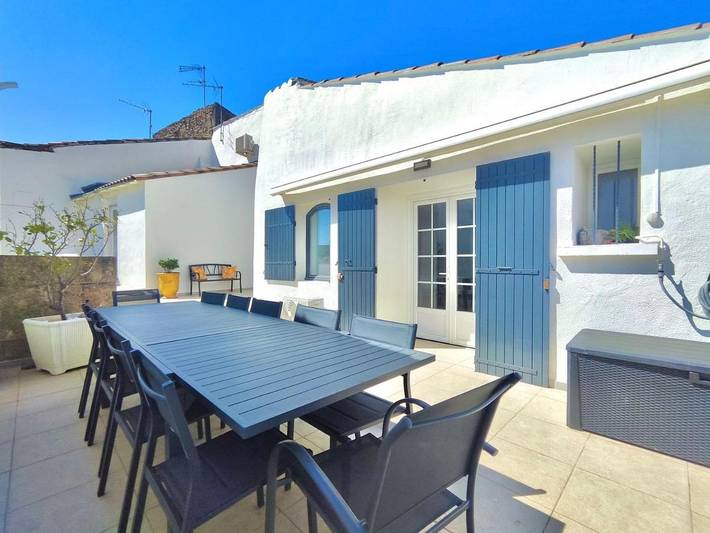 Location de vacances pour 12 personnes, avec piscine et sauna ainsi que vue et terrasse à Sernhac - 3