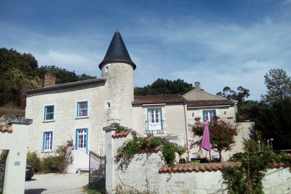 Manoir Le Cristal, Futuroscope a partir de  33 euros ! in Beaumont (Vienne), Vienne (France)
