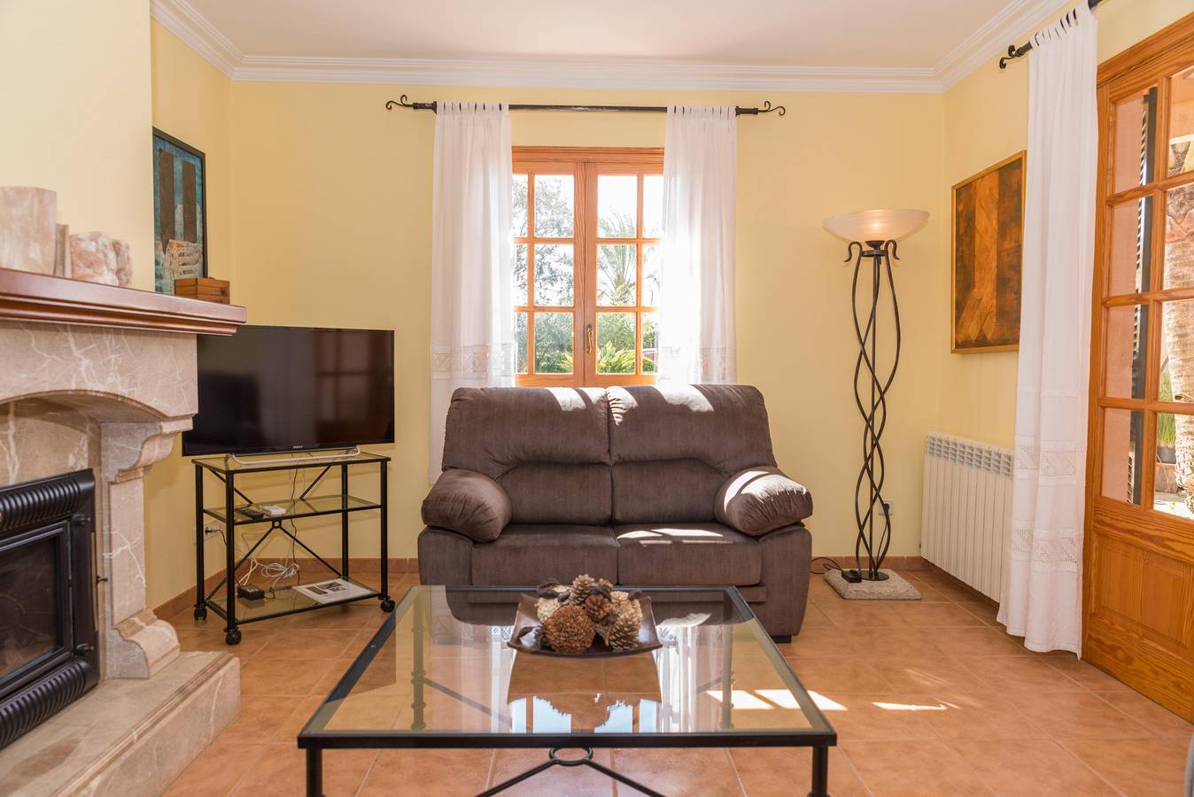 Vernissa de Apolonia in Santa Margalida, North Majorca