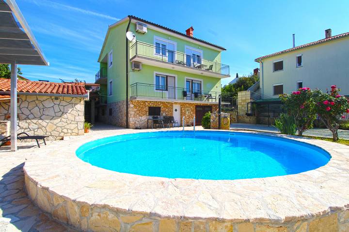 Gîte pour 4 personnes, avec terrasse et piscine à Pula - 2