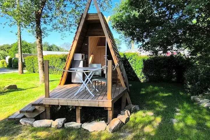 Cabane en bois pour 2 personnes, avec terrasse - 1