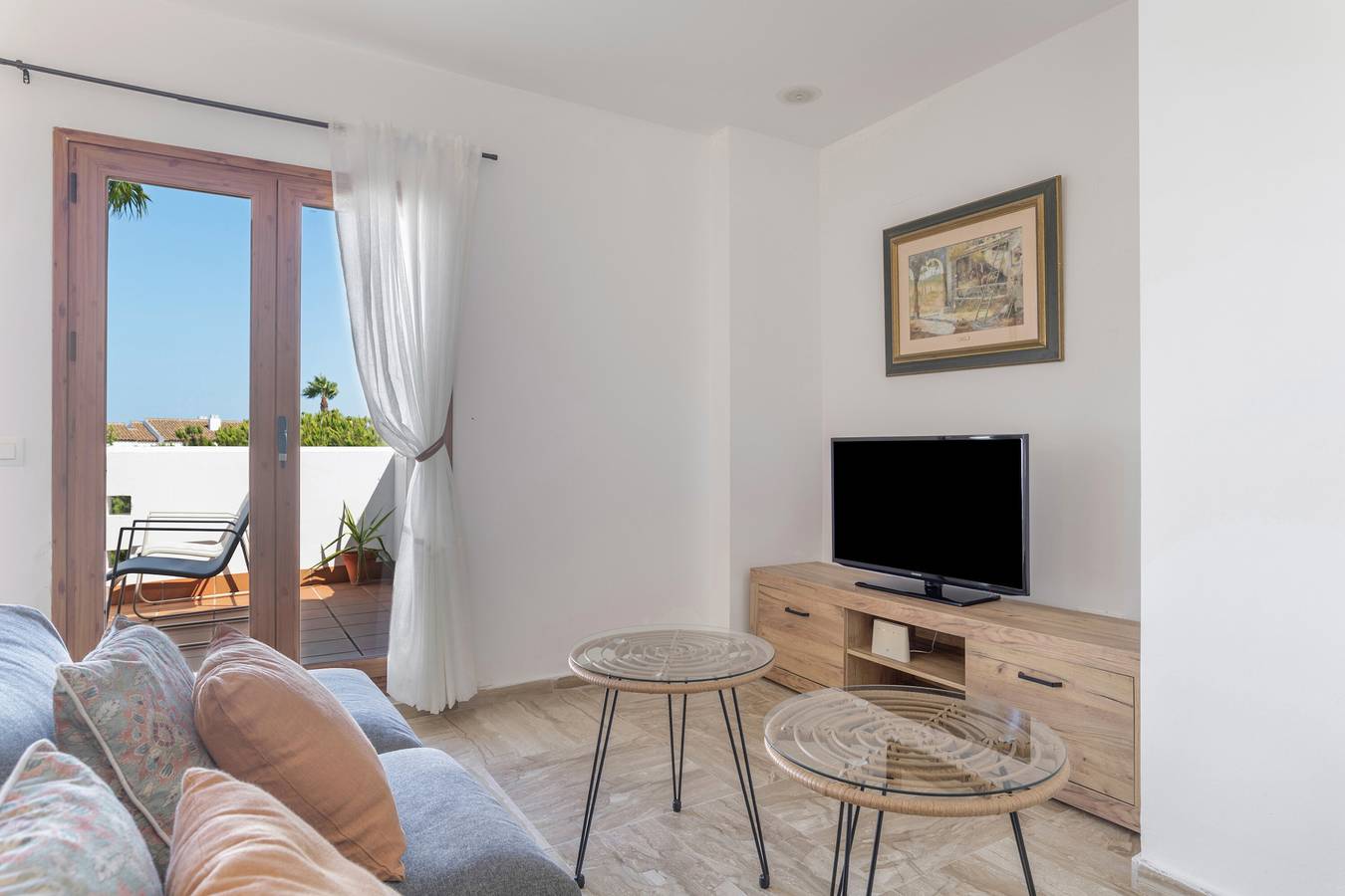 Entire apartment, Apartment 'Maracaibo' with Shared Pool, Wi-Fi and Air Conditioning in Playa La Barrosa, Chiclana de la Frontera