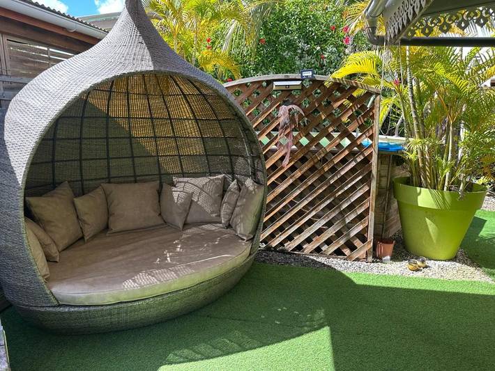 Location de vacances pour 4 personnes, avec piscine ainsi que jardin et jacuzzi à Tartane - 2