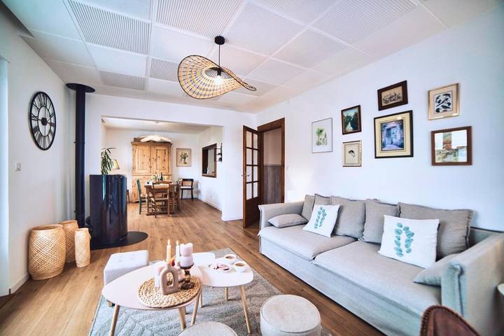 Location de vacances pour 8 personnes, avec Balcon ainsi que Terrasse et Vue à Aspach-le-Bas