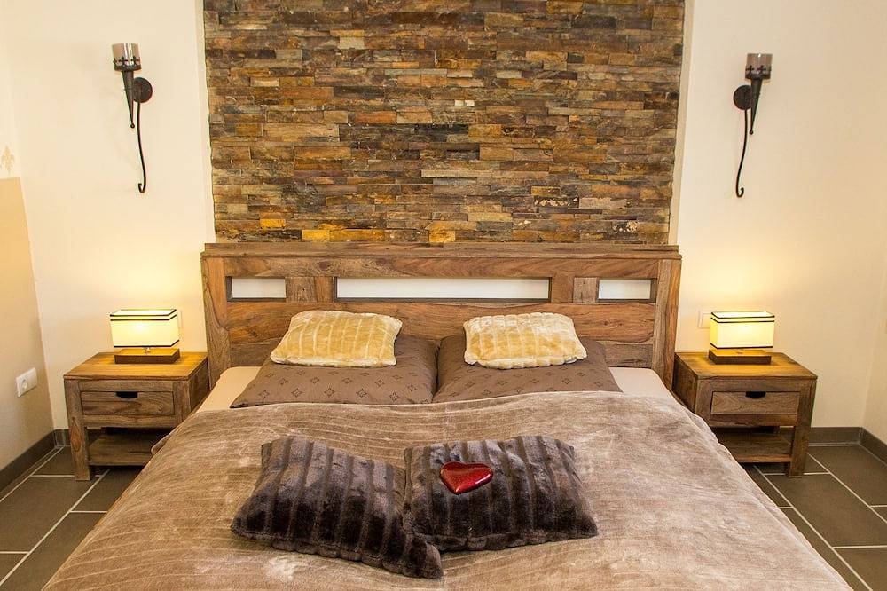 Ganze Wohnung, Exklusive *****Ferienwohnung kolonial bei Zwiesel - 300m zum Np - Wlan - Sauna in Lindberg, Šumava Mountains
