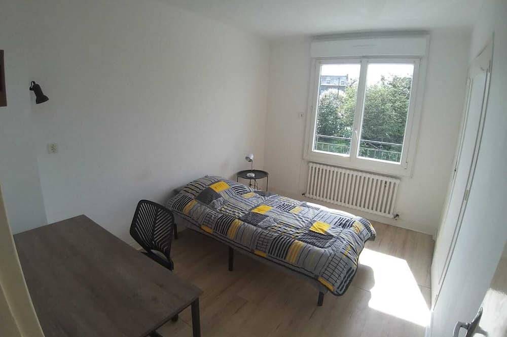 Logement Indépendant Pour 4 à 6 Personnes à L'étage D'une Maison Stbrieuc Ouest in Saint-Brieuc, Côte de Goëlo
