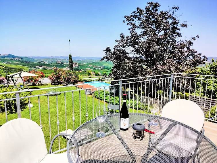 Appartamento intero, 2 Camere 2 Persone in La Morra, Langhe