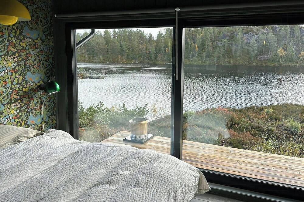 Designhütte am Bergsee in Rukkedalen in Åmli