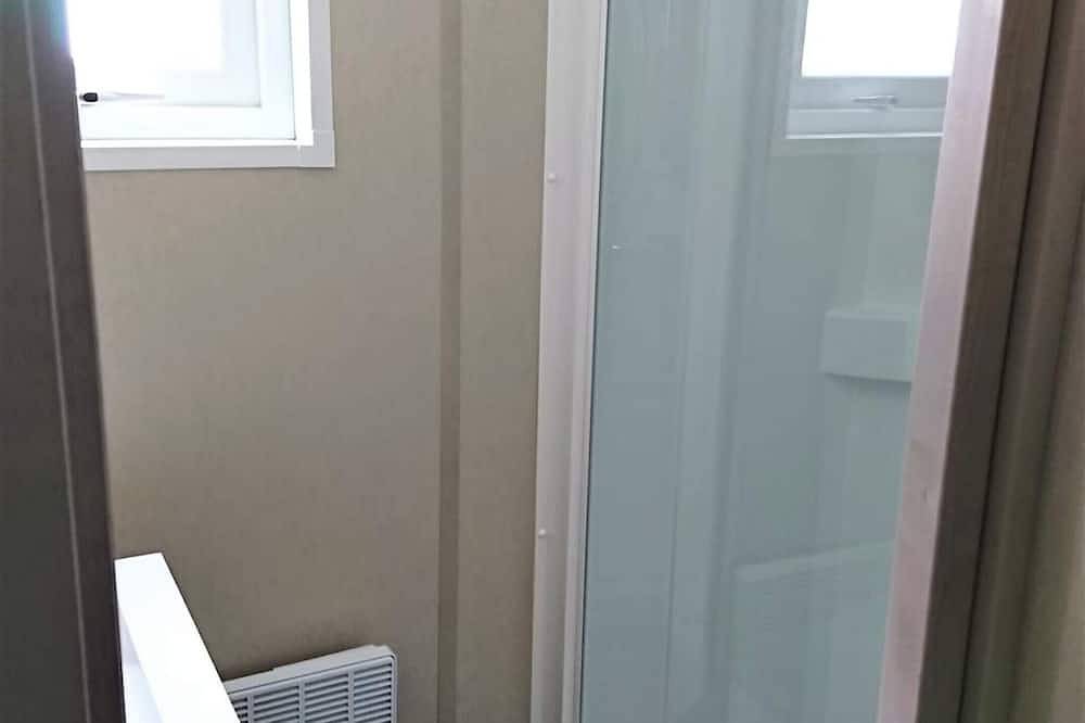 Camping Les Framboiseilles. Alquiler de cabaña 4 estaciones cómodas. in Castellane, Parc naturel régional du Verdon