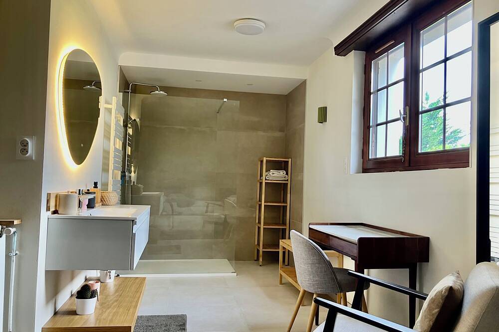 Chambre chez l’habitant, suite parentale de 20 m² avec salle d’eau personnelle in Tosse, Côte d’Argent