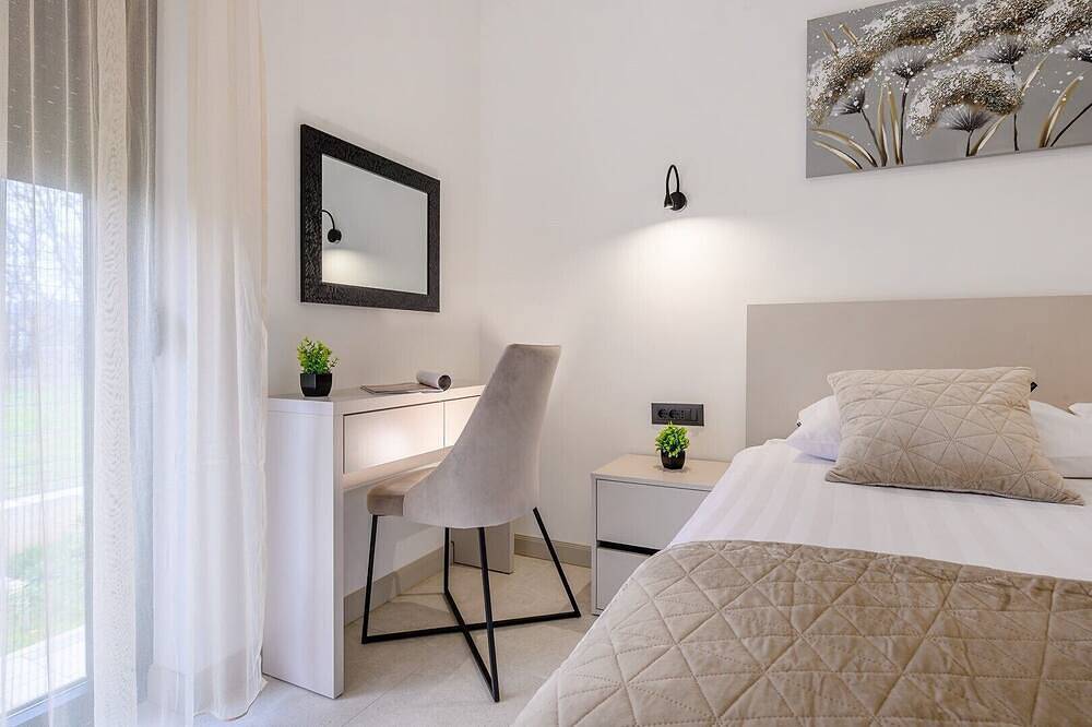 Decimum - Private Luxury Villa with Heated Pool & Spa near Split in Dalmatinisches Zagora