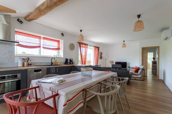 Cottage in the Basque Mountains with View, Wi-Fi and Air Conditioning in Ossès, Bayonne region