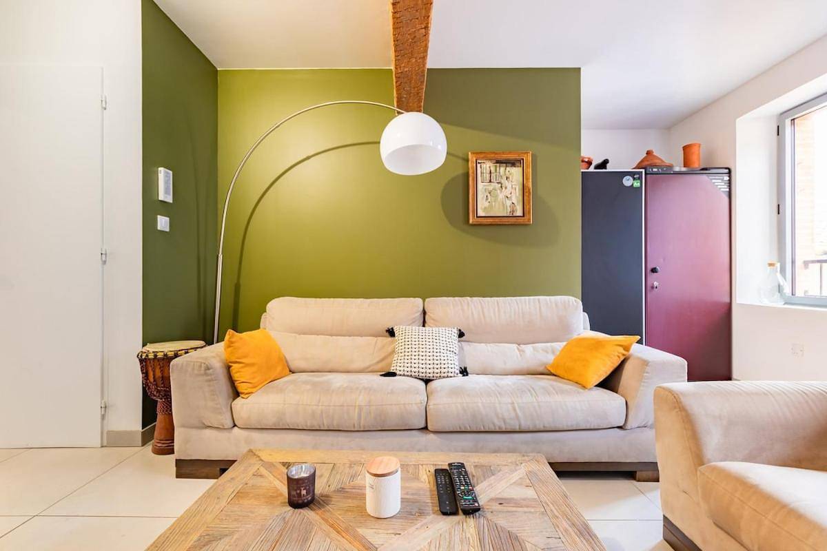 Appartement entier, Le Grand Jany Spacious T4 with Terrace in Castanet-Tolosan, Canal du Midi