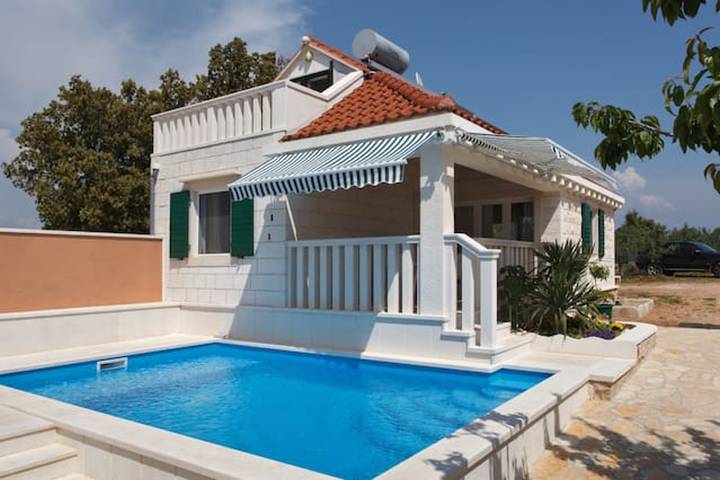 Villa for 4 people in Brac
