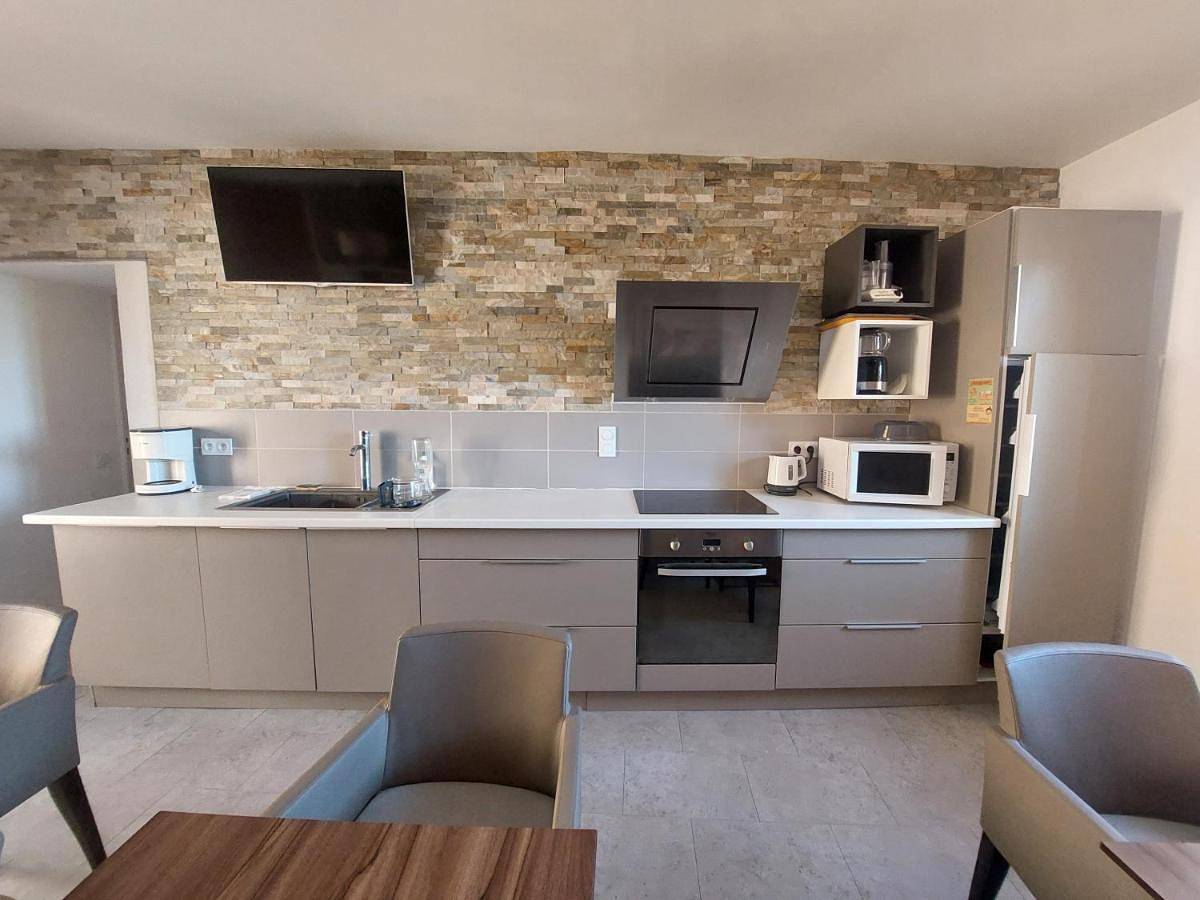 Three-Bedroom House in Le Mas, Région de Cannes