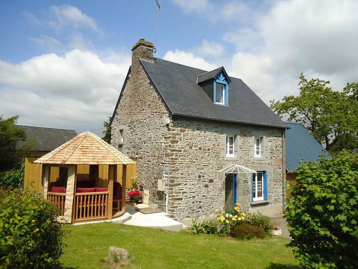 Gîte pour 8 personnes, avec jardin à Saint-Aubin-de-Terregatte