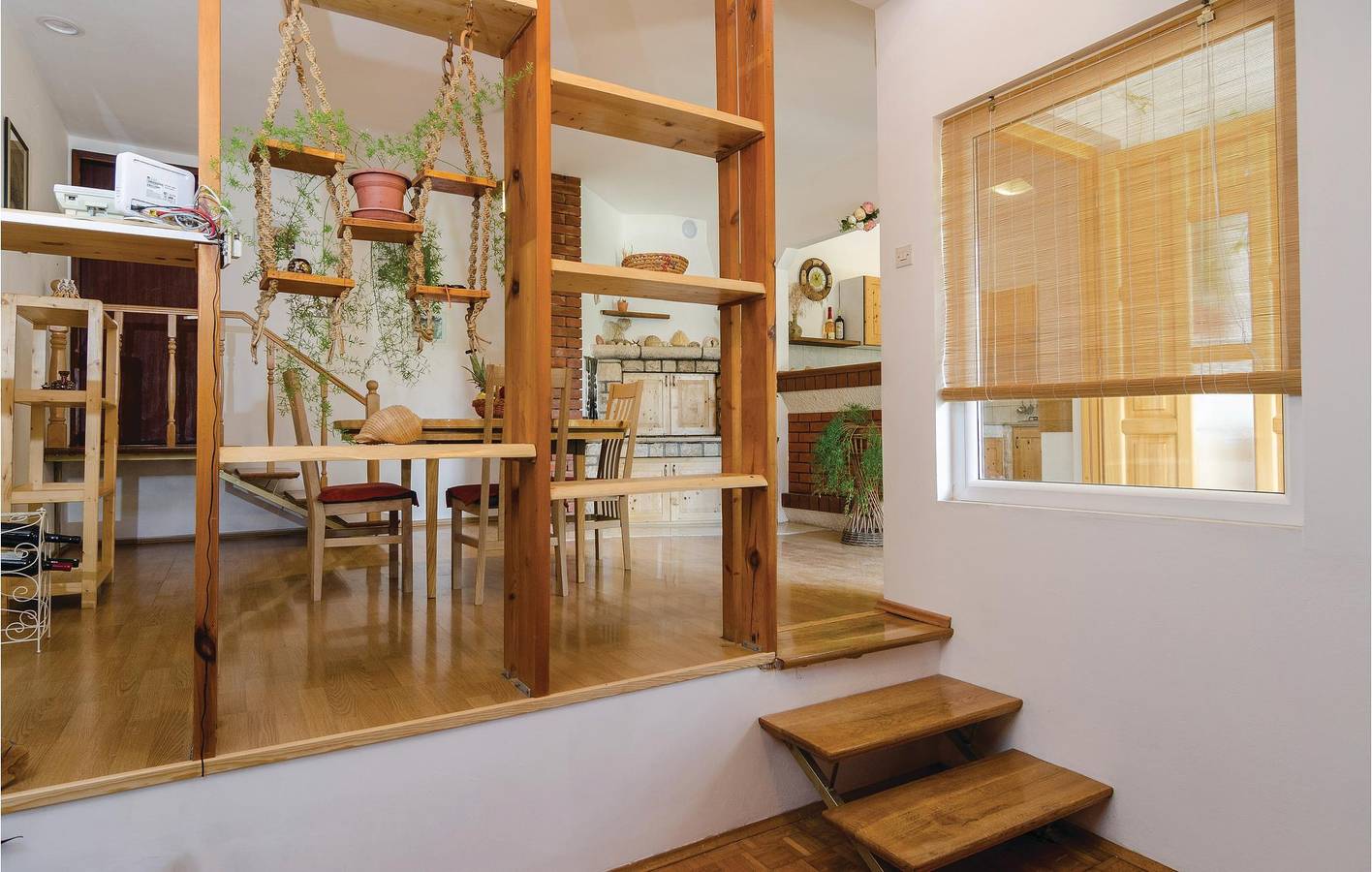 Ganze Ferienwohnung, Gemütliche Ferienwohnung mit Terrasse, Parkplatz und WLAN – 2,5 km vom Strand entfernt in Vela Luka, Korcula