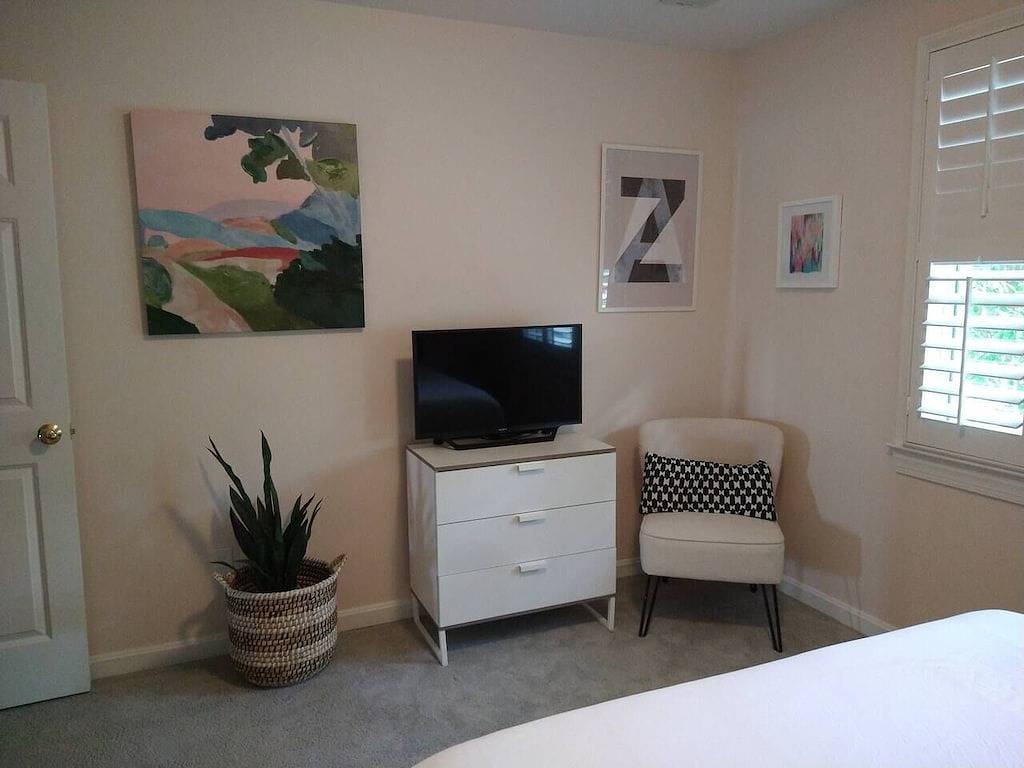 Old Town Escape @ Topshelfstays (4 blocks metro, walkable, peloton bike) in Alexandria (VA), Alexandria City