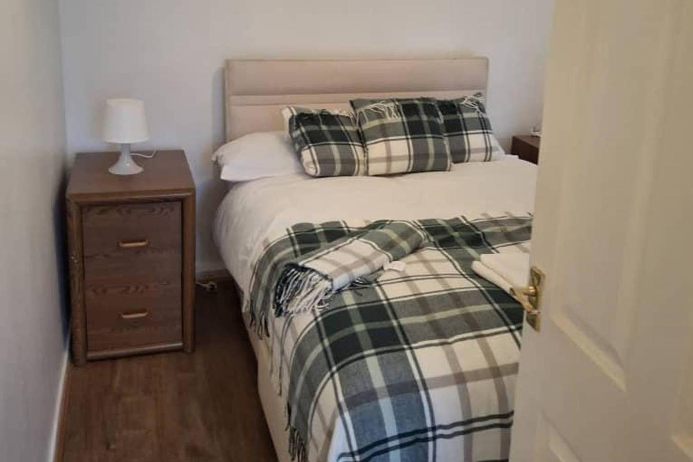 3 Bed House Sleeps 5 - Free Parking - Tv & Wifi in Sheffield, South Yorkshire