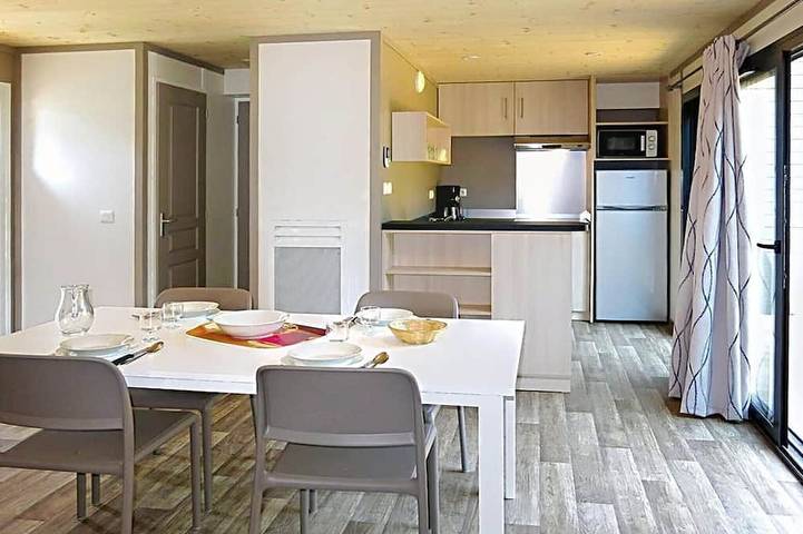 Gîte pour 4 personnes, avec terrasse et piscine, animaux acceptés