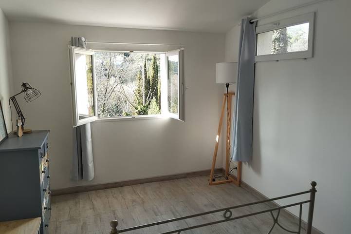 Location de vacances pour 6 personnes, avec jacuzzi ainsi que terrasse et jardin à Salernes - 3