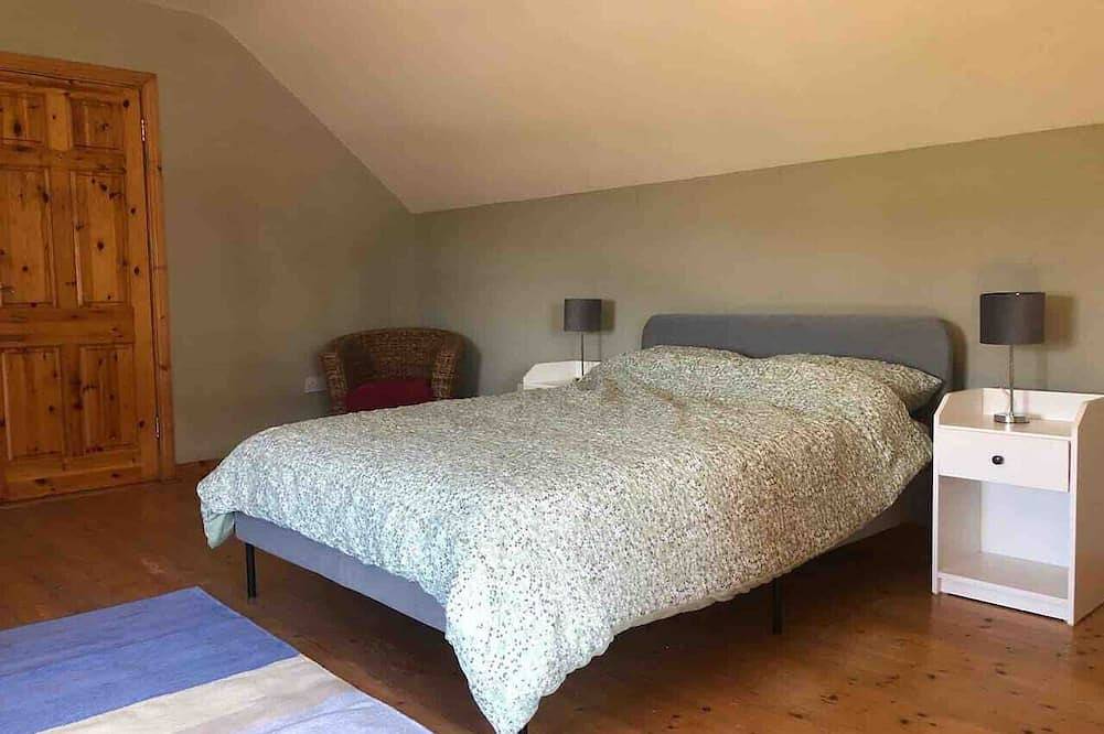 Spacious Family Home - edge of town-Great views in Mullingar, County Westmeath