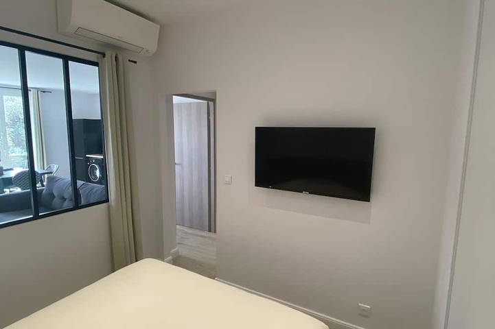 Appartamento intero, Superb T2 45 m2 new town center 5 pers. Air-conditioned, comfortable beach 300m away in Ajaccio, Golfe D'Ajaccio