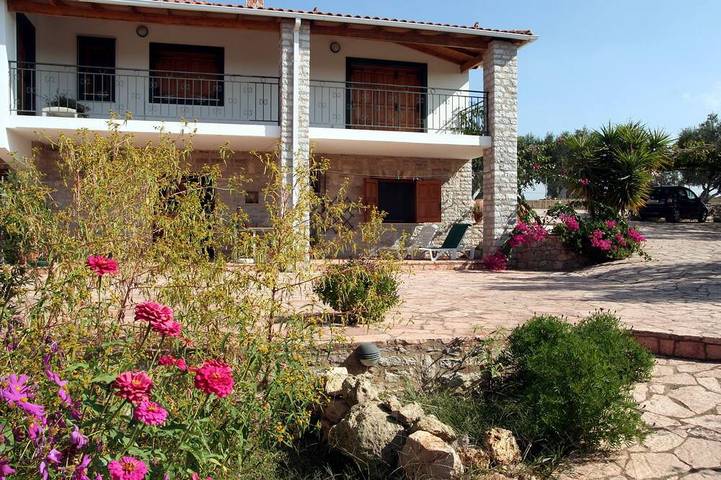 Ferienwohnung für 5 Personen, mit Garten in Agios Ilias