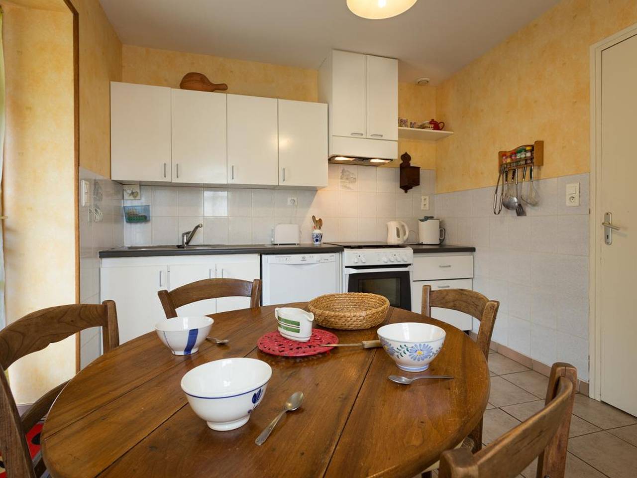 Gîte montagnard avec 3 chambres, jardin clos, terrasse couverte, animaux acceptés, proche Vichy. in Ferrières-sur-Sichon, Région de Vichy