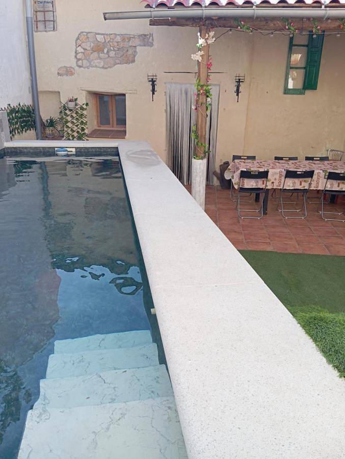 Casa rural para 8 personas, con jardín además de vistas y piscina, Se admiten mascotas en El Acebrón