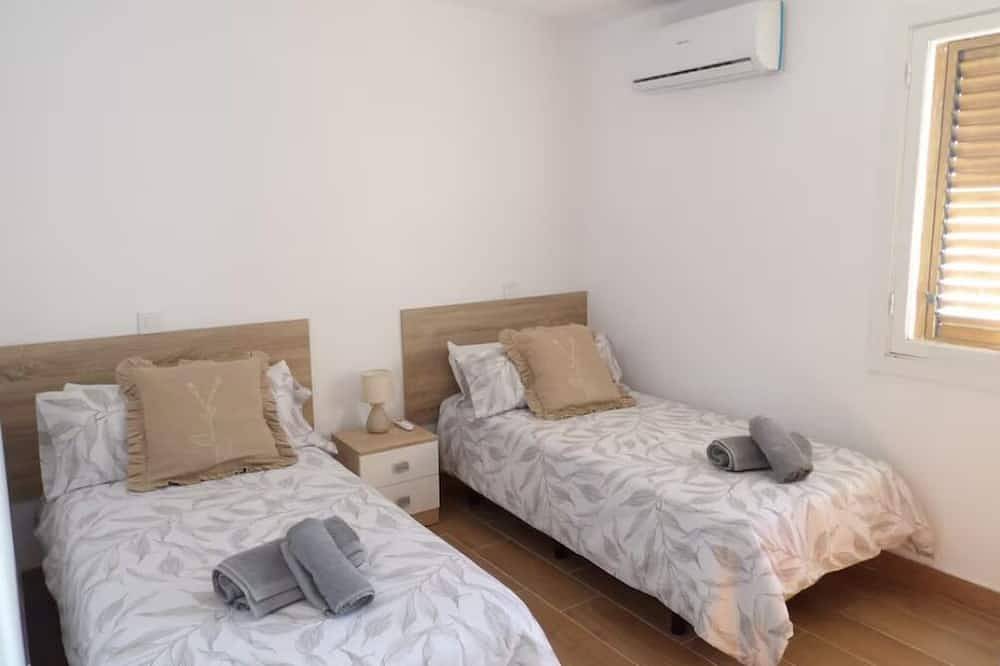 Marachas house, Jacuzzi, 4 people, Wifi, Nearby Beach in Tarajalejo, Tuineje