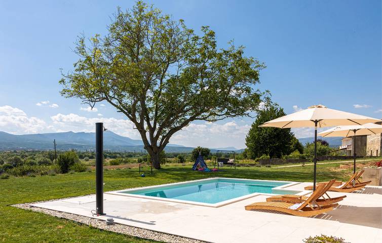 Reizende 2-Zimmer-Wohnung mit Pool und Zugang zum Fluss in Bajagić, Dalmatinisches Zagora