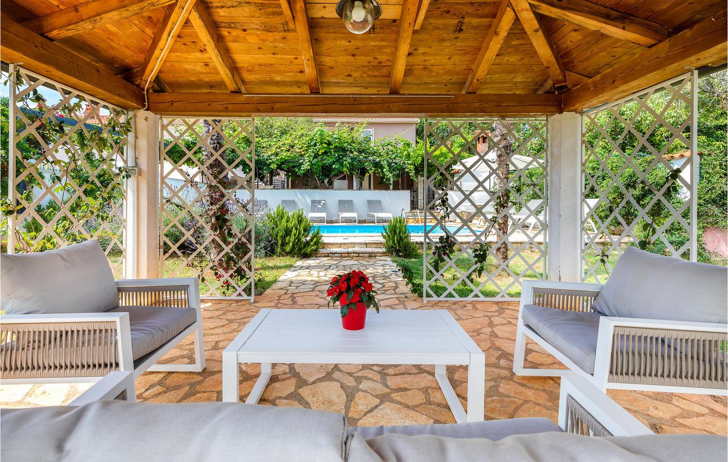 Charmante 2-Zimmer-Wohnung mit Pool, Terrasse und WLAN in der Nähe von Labinci in Kastelir, Općina Kaštelir - Labinci