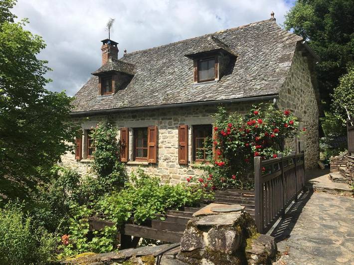 Location de vacances pour 6 personnes, avec vue et vue sur le lac ainsi que jardin et piscine à Saint-Hippolyte (Aveyron) - 3