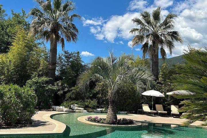 Villa pour 4 personnes, avec piscine et jardin ainsi que terrasse et jacuzzi - 1