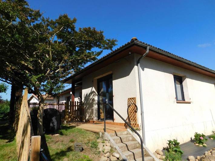 Location de vacances pour 4 personnes, avec jardin ainsi que vue et piscine à Pointis-de-Rivière