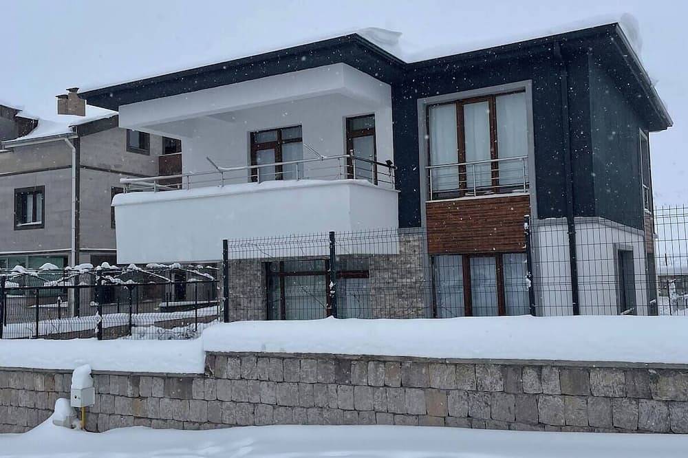 Erciyes Daği Kayak Merkezi Yakini Bireysel İki Katli Villa in Central Anatolia region