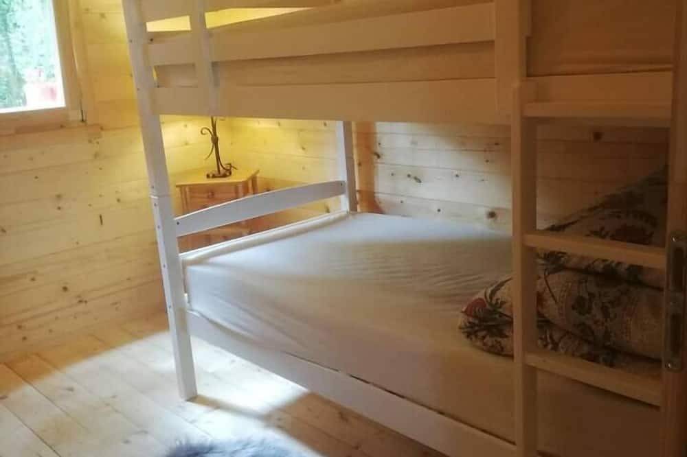 Log cabin on the lake - Sleeps 4 & jacuzzi in Nenagh, Lough Derg