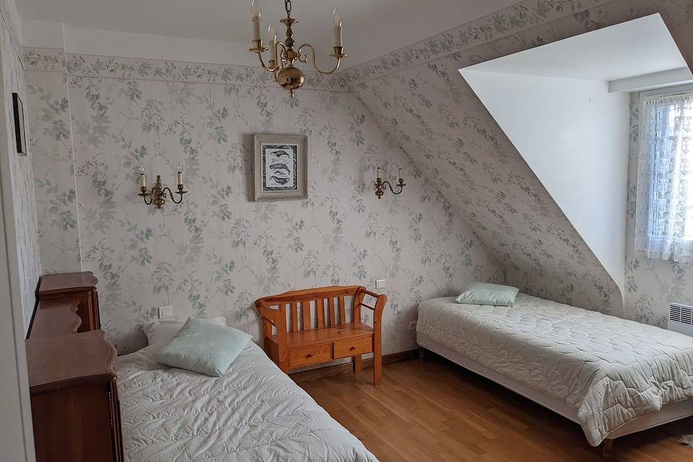 Spacious neo Breton 1 km from the beach in Loctudy, Côte de Cornouaille